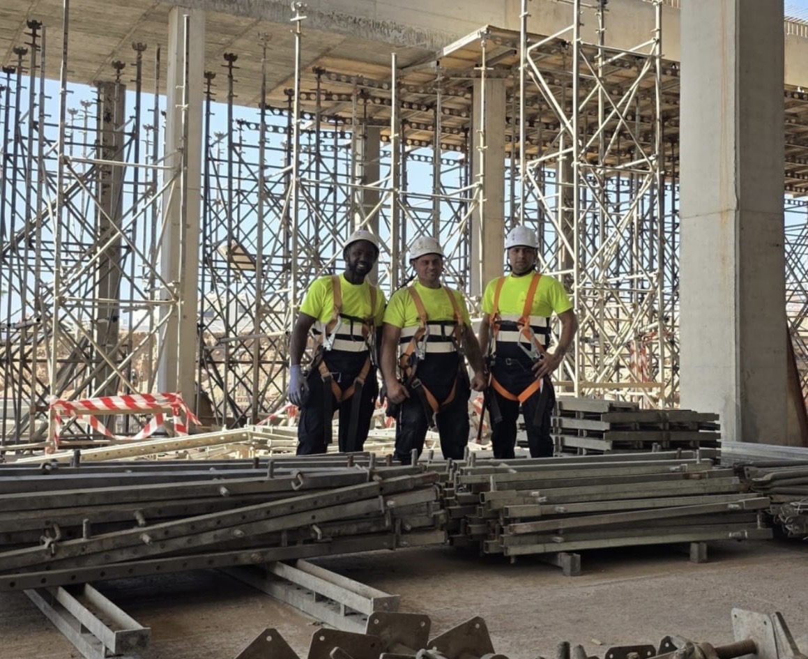 Equipo de JOHUPA MONTAJES trabajando en proyecto industrial